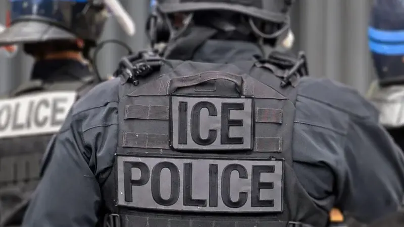 Mexicanos detenidos por ICE en centro de detención