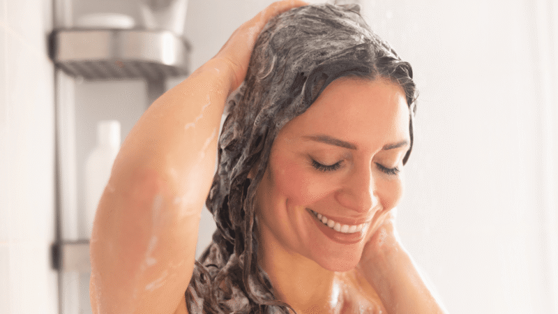 Con qué frecuencia deberías lavarte el pelo