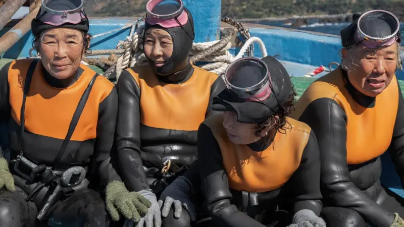 El último aliento de las Haenyeo: Defensoras de su pueblo por siglos, las mujeres buceadoras de Corea están por desapare