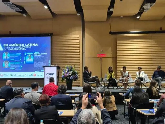 Equipos universitarios de Colombia clasifican a fase regional de competencia de habilidades digitales